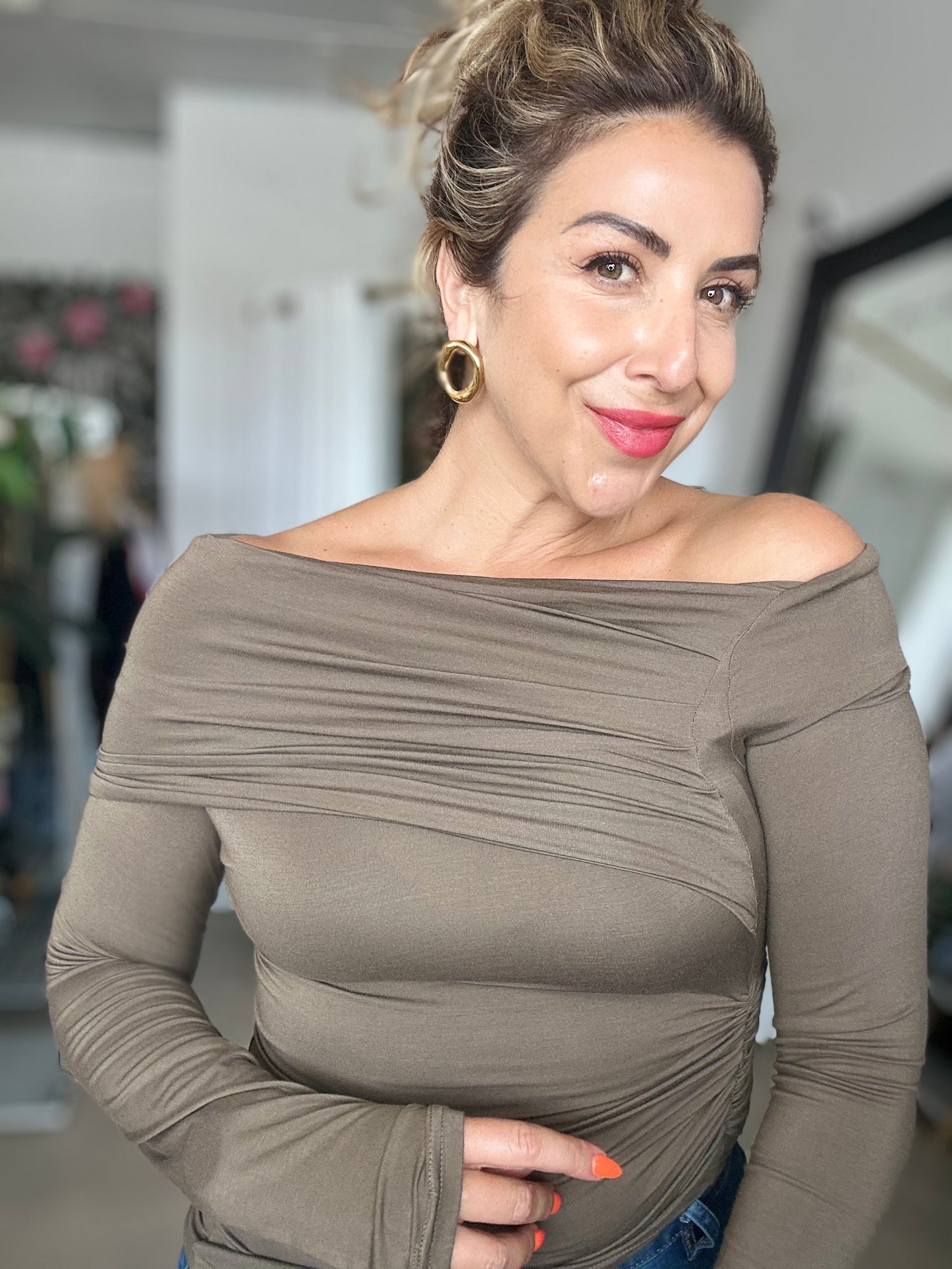 DREW - KHAKI off the shoulder top