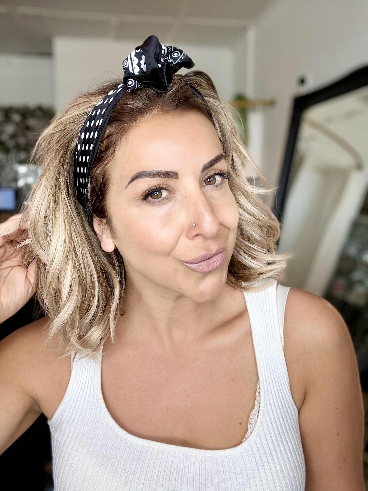 CRYSTAL -BLACK / WHITE paisley design scarf